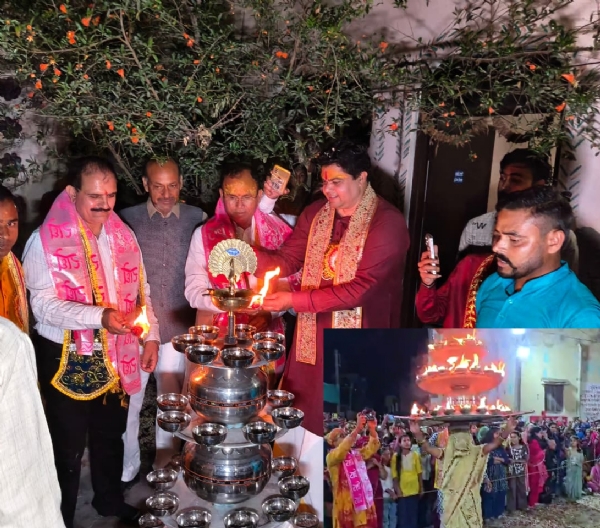 शुभारंम करते हुए जिला पंचायत अध्यक्ष अैार विधायक