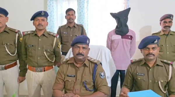 जानकारी देते डीएसपी