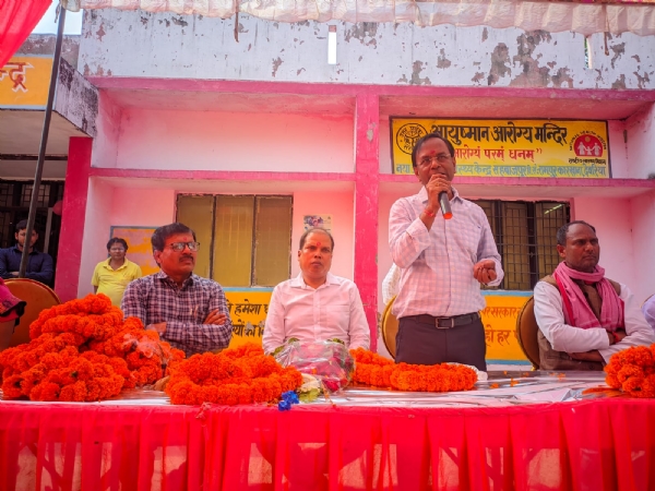 फोटो -संबोधन करते सी सम ओ