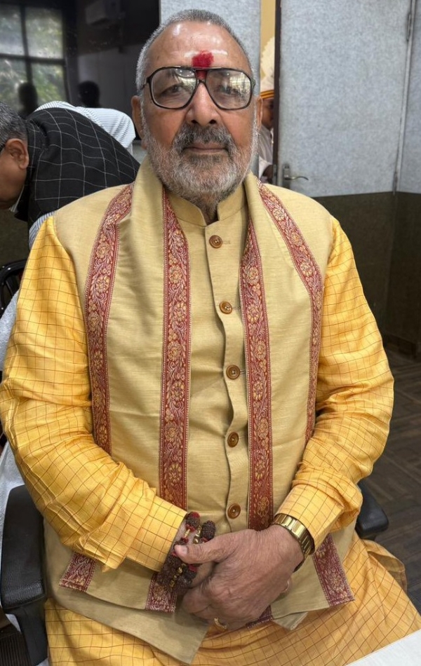 केंद्रीय वस्त्र मंत्री गिरिराज सिंह  (फाइल फाेटाे)