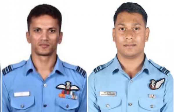 शहीद स्क्वाड्रन लीडर अनुज और फ्लाइट लेफ्टिनेंट पुरवेश (फाइल फोटो)।