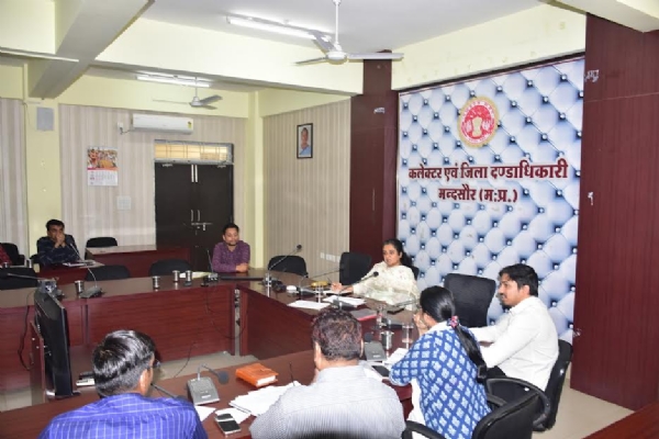 जल संचय जन भागीदारी अभियान अंतर्गत जल संरक्षण के कार्यों को प्राथमिकता से पूर्ण करें - कलेक्टर