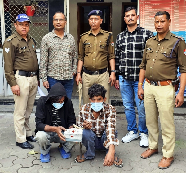 पुलिस की गिरफ्त में आरोपित