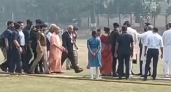 हैलीपेड पर सीएम का स्वागत करते भाजपाई