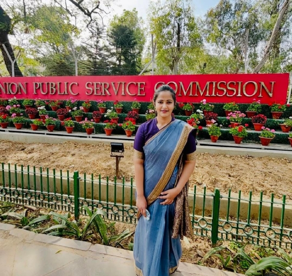 बिहार के औरंगाबाद की रहने वाली मोनिका श्रीवास्तव को सिविल सेवा परीक्षा में पूरे भारत में मिला 16वां स्थान