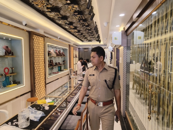 अररिया फोटो:एसडीपीओ जांच करते