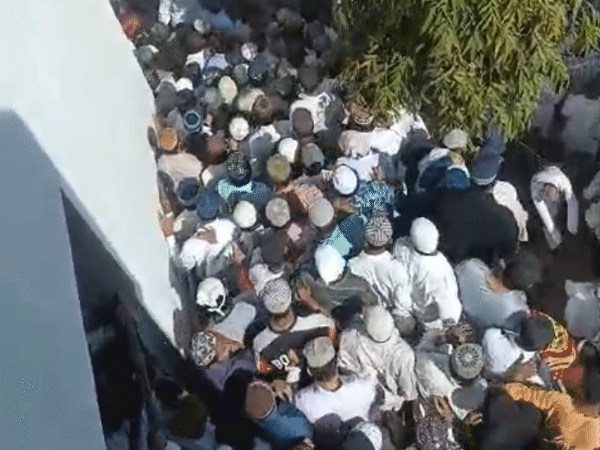 भट्टा बस्ती में फिरदौस मस्जिद की दीवार गिरने से 15 नमाजी दबे