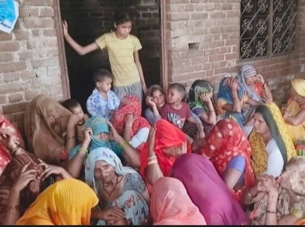 रोते बिलखते परिजन