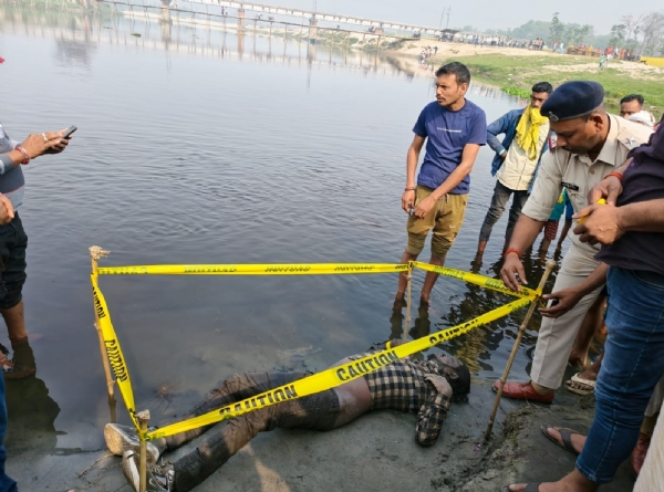 बरामद शव व जांच में जुटी पुलिस