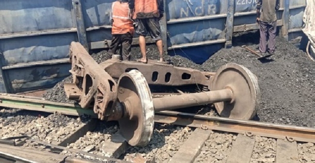 कटनी में कोयले से भरी मालगाड़ी के पांच डिब्बे पटरी से उतरे