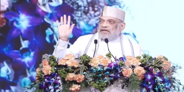 कार्यक्रम में बोलते केंद्रीय गृह मंत्री अमित शाह।