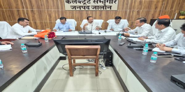 अवैध निर्माण व अवैध प्लाटिंग पर सख्त कार्रवाई के निर्देश