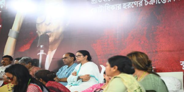 ममता का भाजपा पर हमला- बंगाल कमजोर किया तो दिल्ली सरकार गिरा देंगे