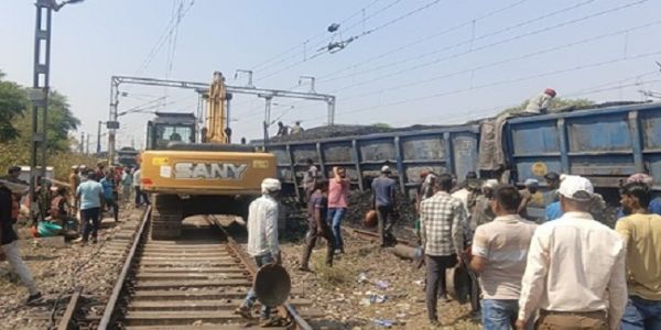 मप्र के कटनी में कोयले से भरी मालगाड़ी के पांच डिब्बे पटरी से उतरे, यातायात प्रभावित