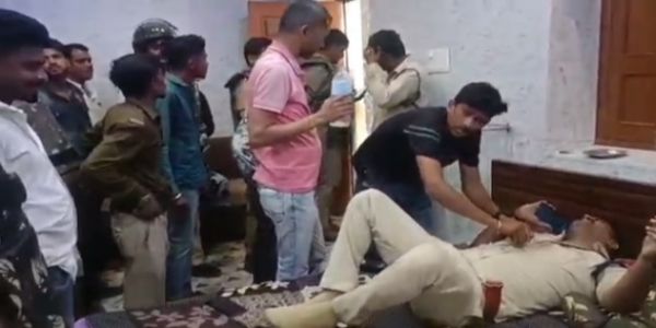 धारः अतिक्रमण हटाने पहुंचे दल पर ग्रामीणों ने किया पथराव, थाना प्रभारी और महिला पुलिसकर्मी घायल