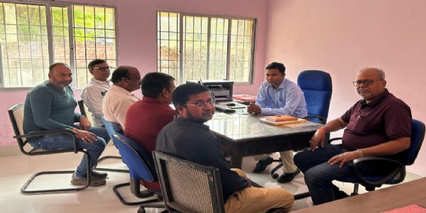 व्यापारियों पर कार्रवाई काे लेकर खाद्य सुरक्षा पदाधिकारी से मिला चेंबर