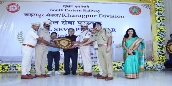 खड़गपुर मंडल में 70वां रेल सेवा पुरस्कार समारोह आयोजित