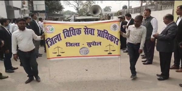 राष्ट्रीय लोक अदालत को लेकर जागरूकता रथ को प्रधान जिला एवं सत्र न्यायाधीश ने दिखाई हरी झंडी