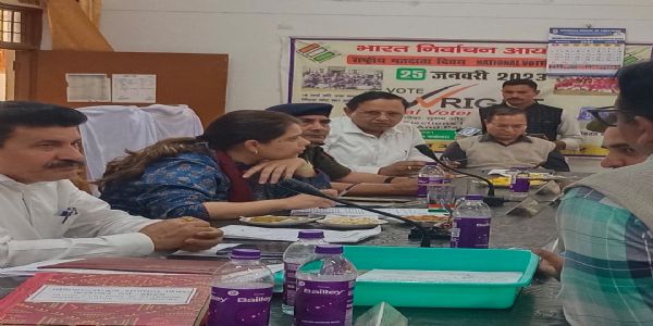 समाधान दिवस पर बिजनौर की डिएम ने सीएमओ को अवैध अस्पतालों की जांच करने के दिए निर्देश