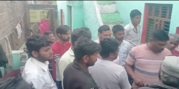 घर में घुसे चोर बटोर ले गए जेवरात-नकदी समेत 10 लाख का माल