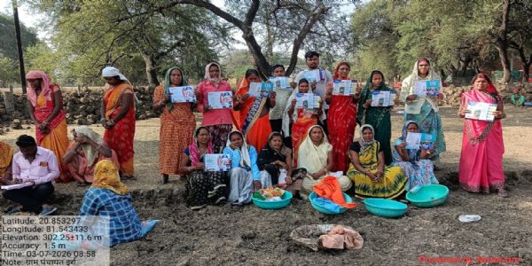 धमतरी जिला के ग्राम इर्रा में ग्रामीणों को दी गई वीबीजी राम जी योजना की जानकारी
