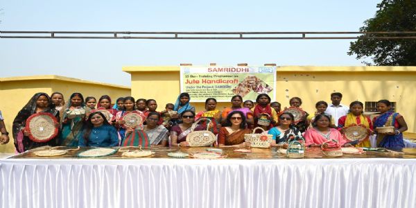 बिरहोर जनजाति की 15 महिलाओं को रोप क्राफ्ट प्रशिक्षण,आत्मनिर्भरता की दिशा में बढ़ाया कदम