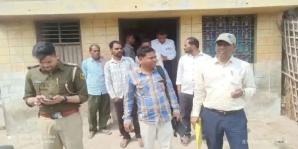 भष्ट्र बीडीओ के ठिकानो पर निगरानी विभाग ने की छापेमारी