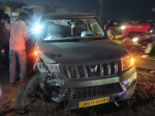 क्षतिग्रस्त गाड़ी क्षतिग्रस्त गाड़ी