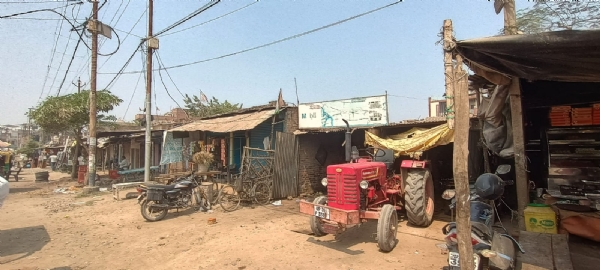 फोटो- सिंचाई विभाग की जमीन पर अवैध अतिक्रमण