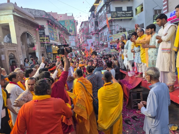 कलश यात्रा और शोभायात्रा