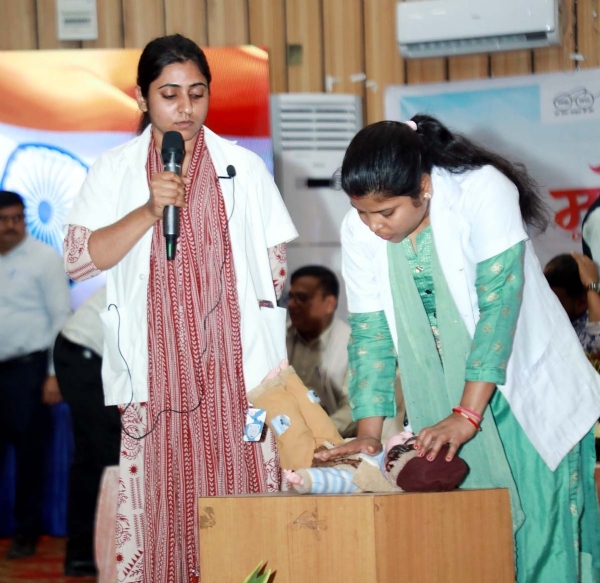 प्रशिक्षण देते चिकित्सक प्रशिक्षण देते चिकित्सक