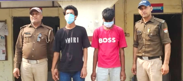 पुलिस गिरफ्त में आरोपित