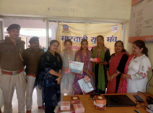 चाईबासा जागृति शाखा की ओर से सदर थाना में कार्यरत महिला पुलिसकर्मियों को सम्मानित किया गया