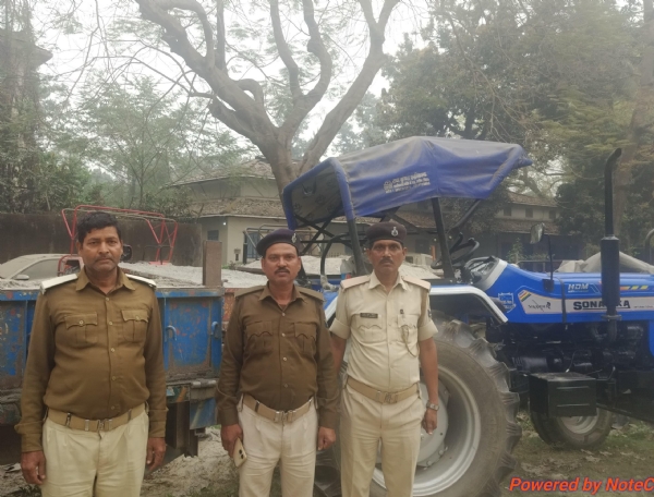 अररिया फोटो:जब्त ट्रैक्टर