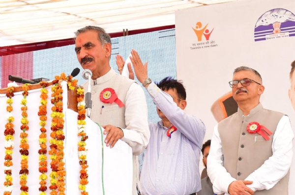 मुख्यमंत्री सम्बोधित करते हुए मुख्यमंत्री सम्बोधित करते हुए