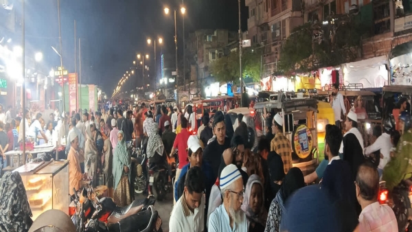 ईद की खरीदारी से गुलजार हुए बाजार, रामगंज में बढ़ी रौनक