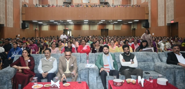 अंतराष्ट्रीय महिला दिवस के मौके पर प्रतिभागी। अंतराष्ट्रीय महिला दिवस के मौके पर प्रतिभागी।