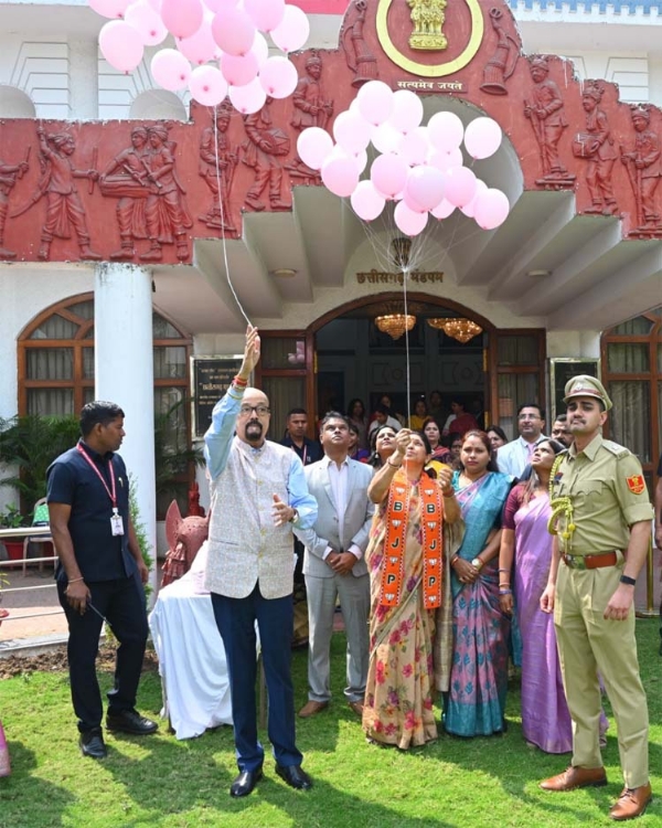 लोकभवन में महिला सम्मान समारोह और फूलों की होली कार्यक्रम