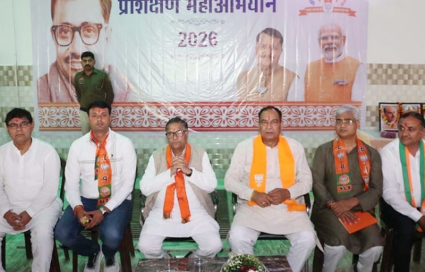 सोनीपत:पंडित दीनदयाल उपाध्याय प्रशिक्षण महा अभियान के अंतर्गत     आयोजित कारूर्क्रम में भाजपा प्रदेशाध्यक्ष मोहन लाल बडौली