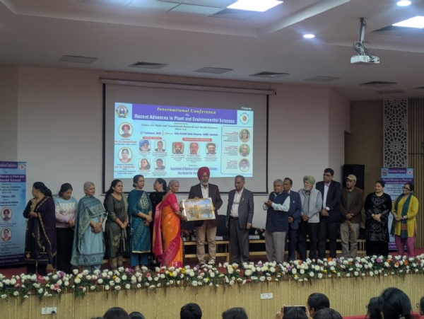 एसएमवीडीयू के शोधार्थियों ने अंतरराष्ट्रीय सम्मेलन में प्रस्तुत किया औषधीय पौधों पर शोध