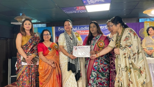 ब्यूटीफुल लेडीज क्लब के कार्यक्रम में सम्मानित होती गौरी जैन। ब्यूटीफुल लेडीज क्लब के कार्यक्रम में सम्मानित होती गौरी जैन।