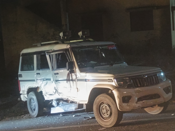 क्षतिग्रस्त गाड़ी क्षतिग्रस्त गाड़ी