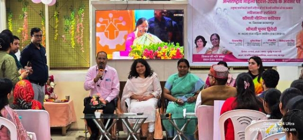 राजकीय बालिका गृह में आयोजित कार्यक्रम में विधायक नीलिमा कटियार व अन्य का छायाचित्र