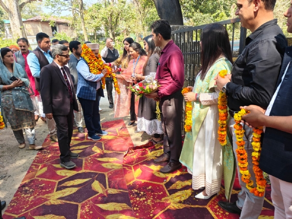 यूथ फेस्टिवल में विधायक केवल सिंह पठानिया और अन्य।