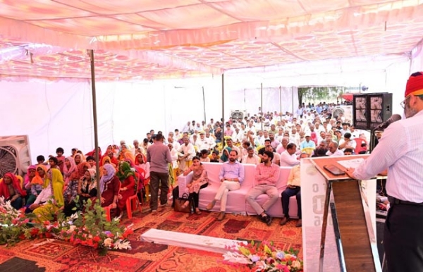 खेत दिवस कार्यक्रम में मौजूद किसान। खेत दिवस कार्यक्रम में मौजूद किसान।