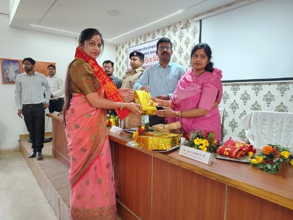 अंतर्राष्ट्रीय महिला दिवस पर कृषि विज्ञान केन्द्र में महिलाओं को किया गया सम्मानित