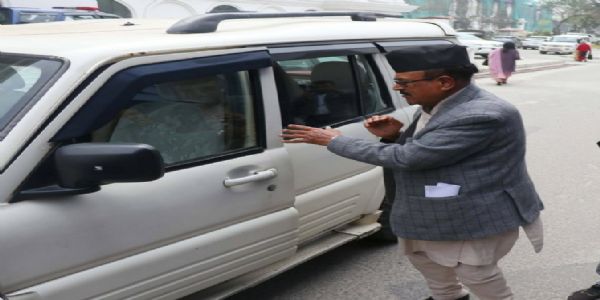 जांच आयोग के अध्यक्ष गौरी बहादुर कार्की पीएमओ में