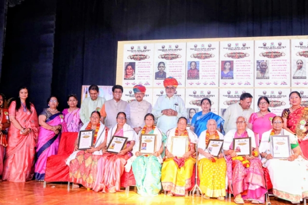 अंतरराष्ट्रीय महिला दिवस:मां नंदा सम्मान समारोह में रही गढ़वाली संस्कृति की धूम