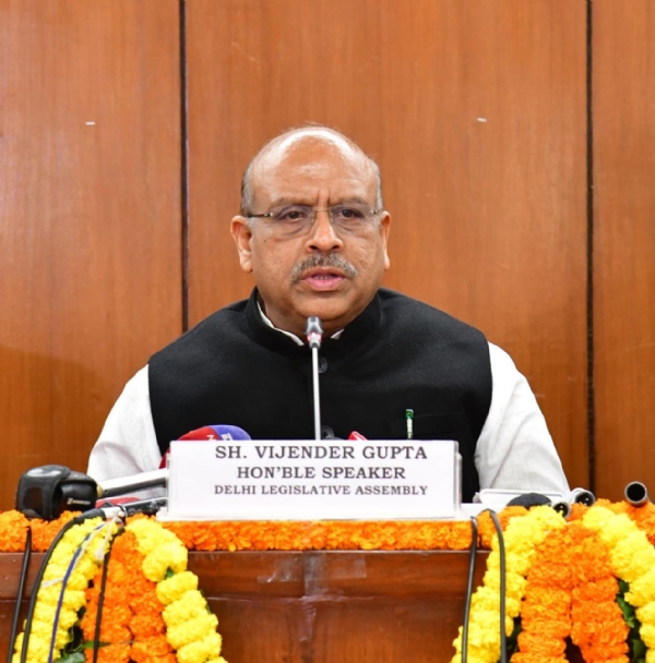 दिल्ली विधानसभा में  मंगलवार को प्रेस कांफ्रेंस करते अध्यक्ष विजेंद्र गुप्ता