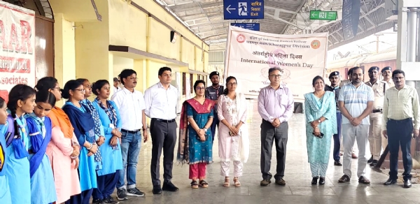 महिला दिवस के उपलक्ष्य में उपस्थिति हुई है